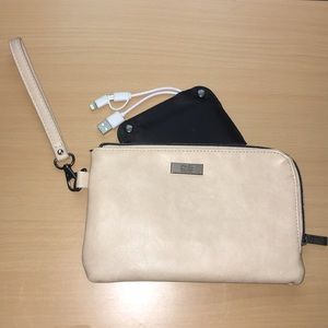 Jones New York Signature Charging Wristlet
